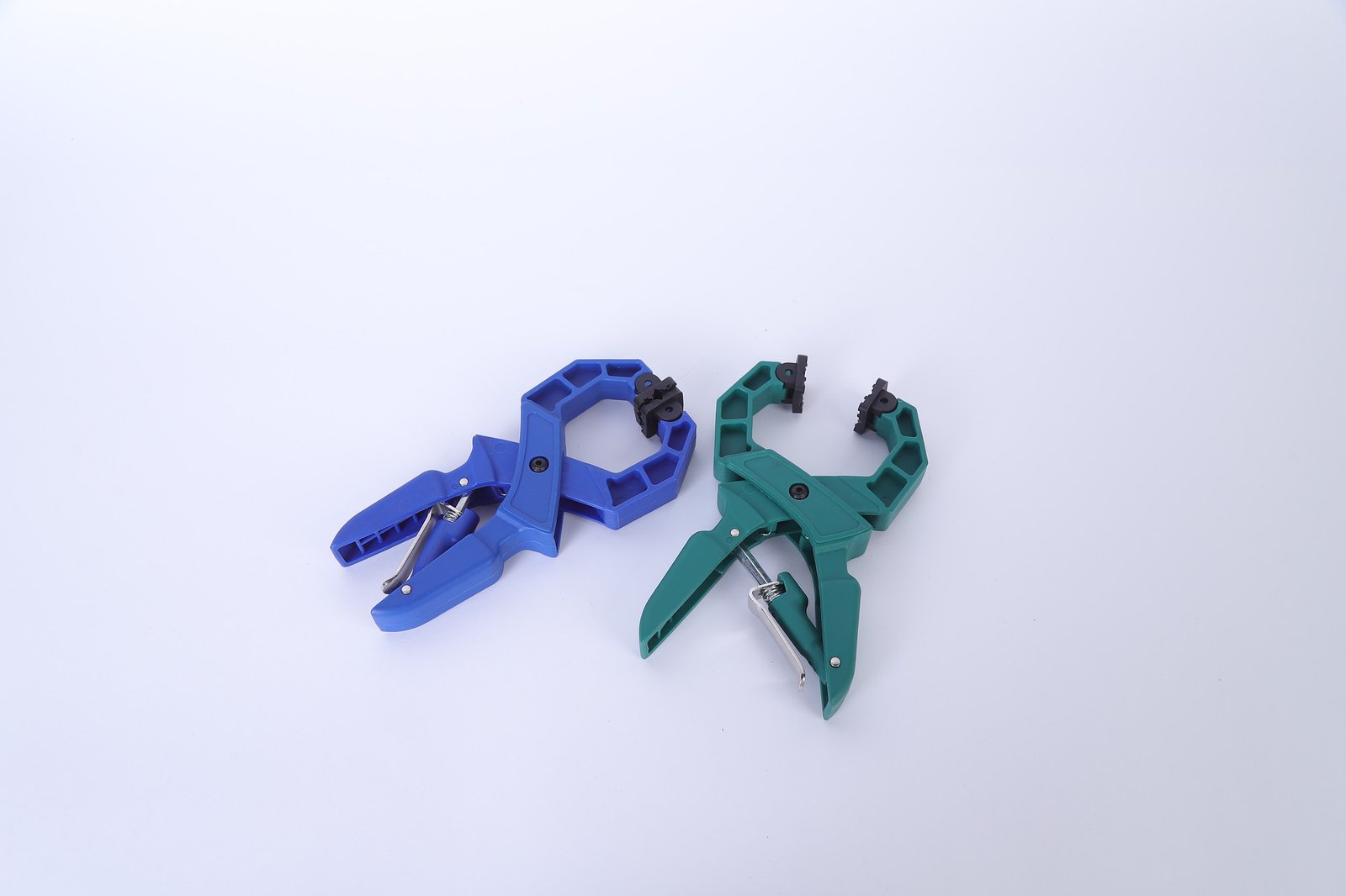 Both colours, white - Wildleg ratchet A-clamp