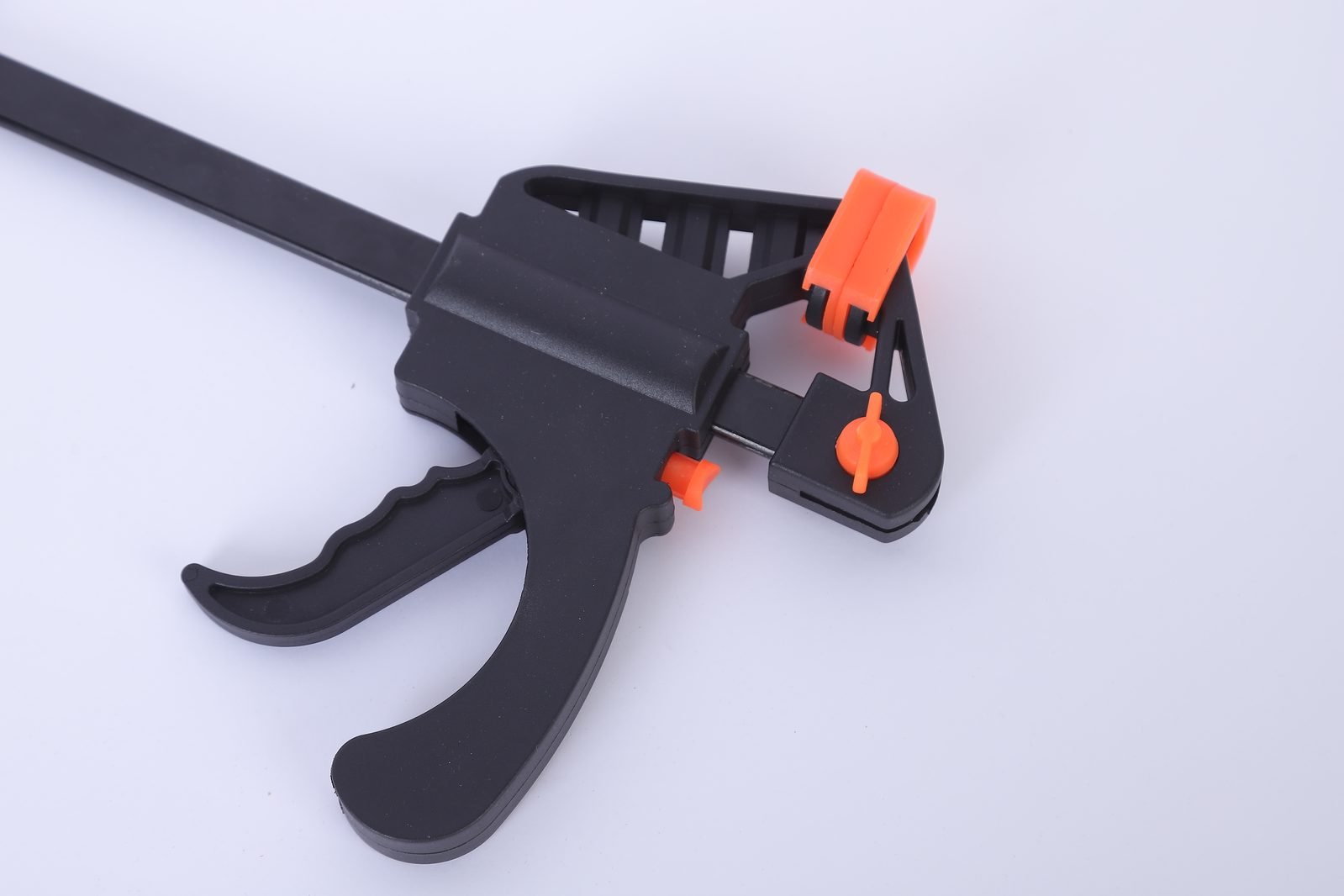 Close view of the clamp head, trigger handle and toothed nylon body of a Wildleg trigger bar clamp.