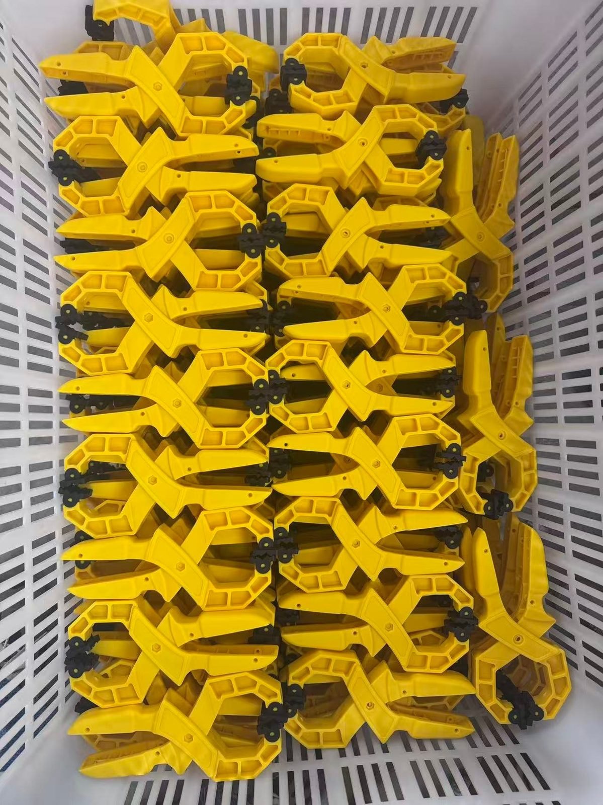 A crate of ratchet A-clamps in a customer-specific colour during production at the Wildleg factory.